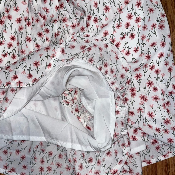 Pink flower romper - Picture 3 of 3